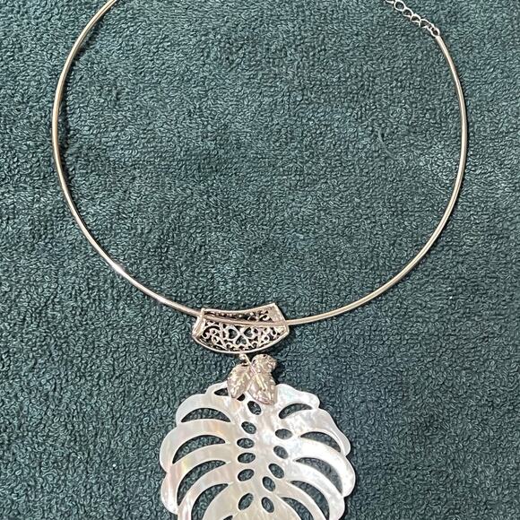 Sarah Coventry Womens Necklace Monstera Pendant - Picture 5 of 10